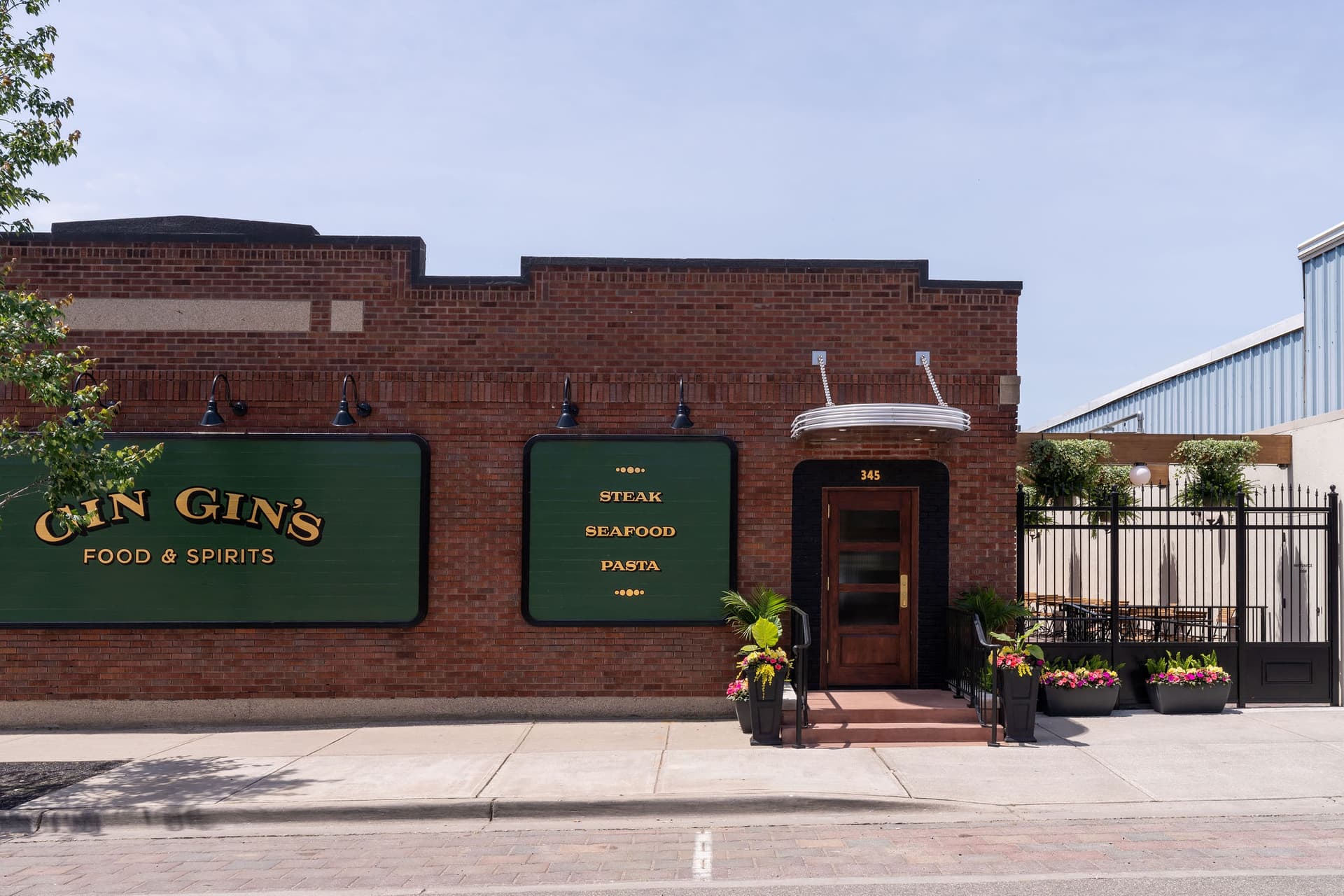 Gin Gin's Exterior